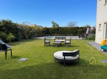 Casa · 290m² · 5 Ambientes · 1 Cochera · Alquiler Temportal de Verano, en Barrio San Matias