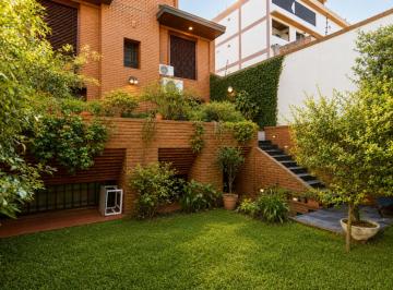 Casa · 307m² · 5 Ambientes · 1 Cochera · Casa en Venta Bernal Apto Credito
