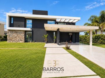 Casa · 255m² · 5 Ambientes · 2 Cocheras · Venta Casa Terravista