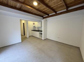 PH · 56m² · 3 Ambientes · Casa de Pasillo Reciclada 2 Dorm. en Echesortu