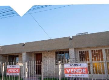 Casa · 160m² · 6 Ambientes · 2 Cocheras · Casa en Venta en Barrio Ayacucho de 3 Dorm.