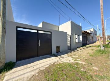 Casa · 60m² · 3 Ambientes · 1 Cochera · Venta o Permuta Casa Dos Dorm. Villa Italia