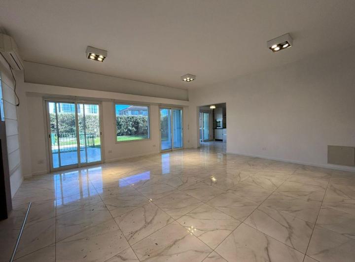 Casa · 235m² · 5 Ambientes · 1 Cochera