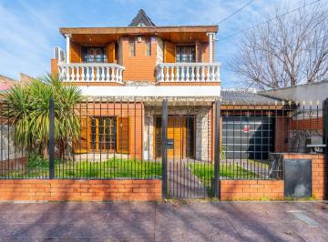 Casa de 4 ambientes, La Matanza · Casa en Venta de 3 Dorm. C/ Cochera en Isidro Casanova