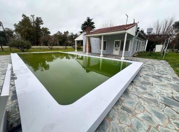 Casa · 110m² · 2 Dormitorios · 3 Cocheras · Casa con Pileta Lote de 2079 m²