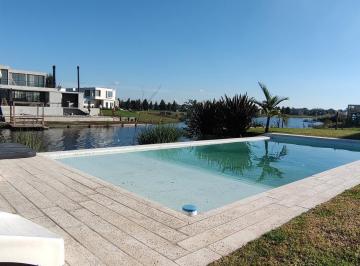 Casa · 219m² · 4 Ambientes · 4 Cocheras · Venta Casa en El Naudir Al Lago