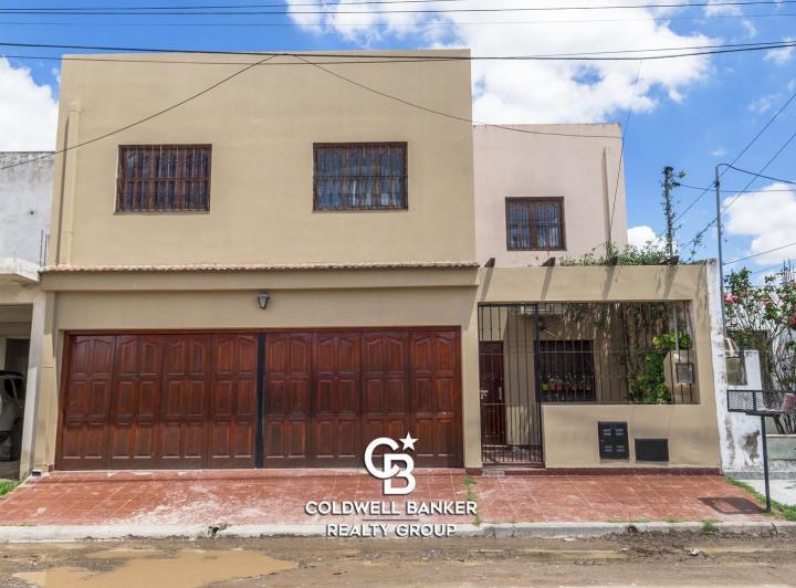 Casa · 316m² · 7 Ambientes · 2 Cocheras