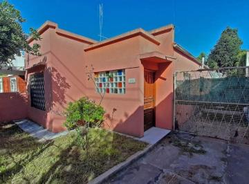 Casa · 136m² · 3 Ambientes · 3 Cocheras · Venta - Casa Jardín, Patio y Galpón