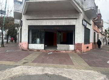 Casa · 224m² · 7 Ambientes · Venta Flores - Oport. a Refacionar - 2 Casas - Locales