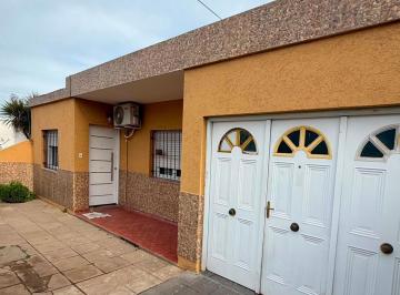 Casa · 104m² · 4 Ambientes · 1 Cochera · Casa Giachino 2171 - Barrio Villa Elisa
