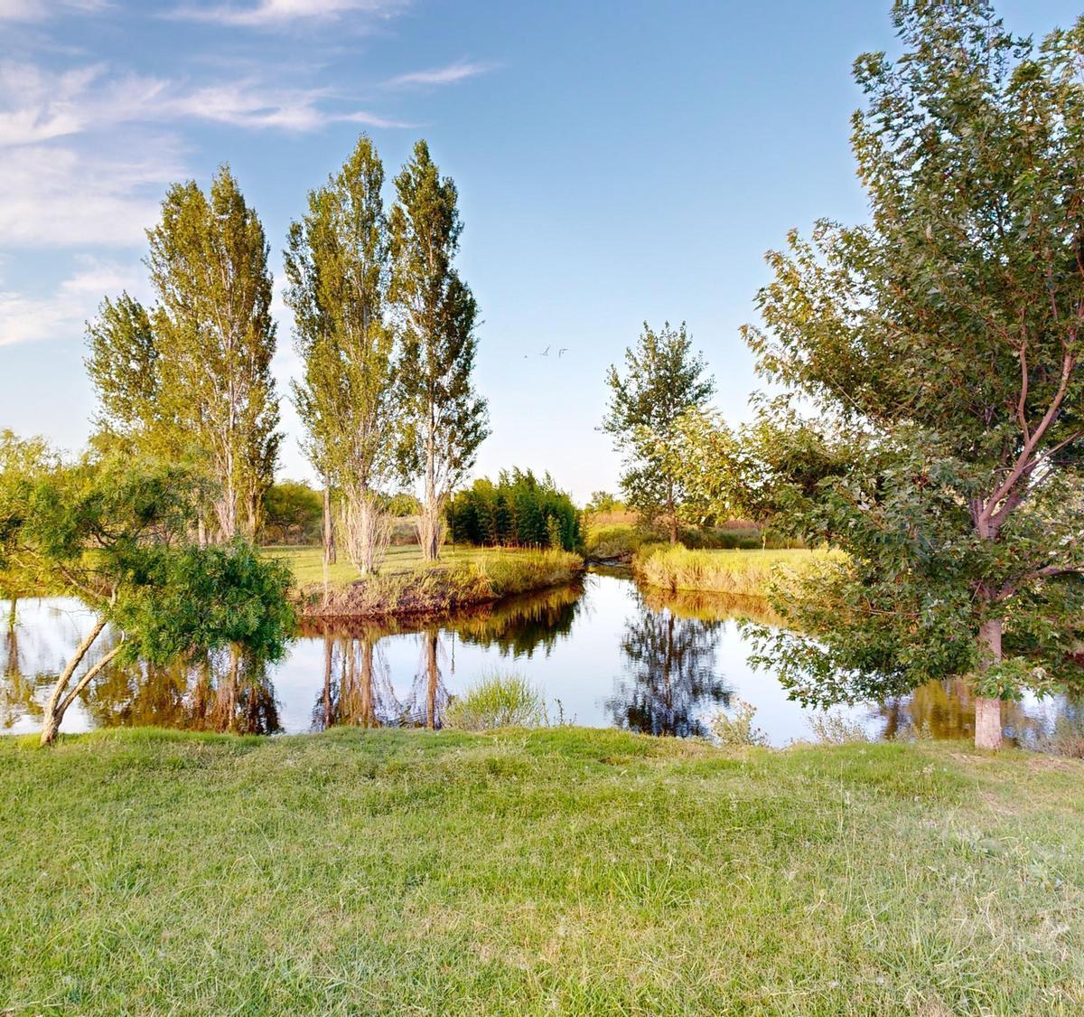 Terreno en barrio privado Rincon del Sauce de 1629 m²