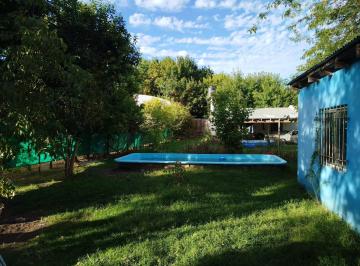Casa · 140m² · 3 Dormitorios · 2 Cocheras · Casa en Venta con Local de 8 X 8 m² de 5 Ambientes en Vieytes.