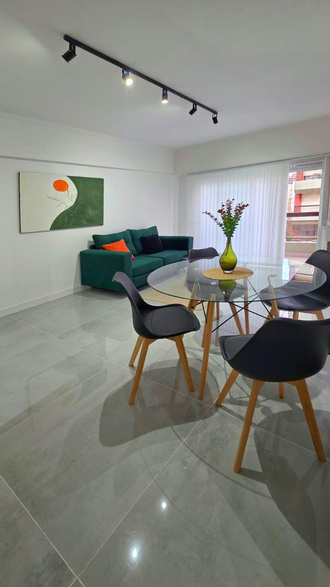 Amplio departamento 3 amb, 70m² con balcón y cochera fija — Plaza Colón