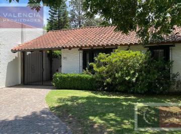 Casa · 200m² · 4 Ambientes · 1 Cochera · Casa - Las Lomas - Golf