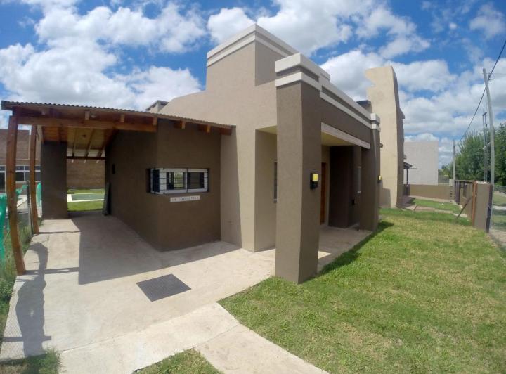 Casa · 80m² · 5 Ambientes · 2 Cocheras