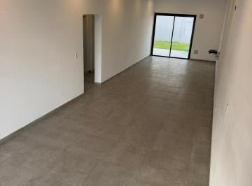 Casa · 116m² · 3 Ambientes · 2 Cocheras · Venta Casa 2 Dorm. en Suite Patio Amplio Cochera Doble