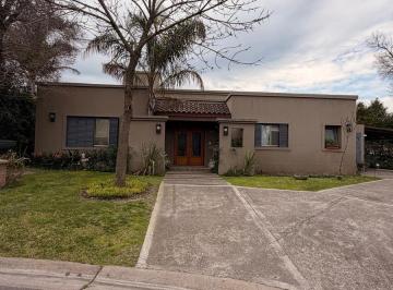 Casa · 170m² · 4 Ambientes · 1 Cochera · Casa en Alquiler Temporario 4 Ambientes en Santa Guadalupe