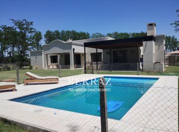 Casa · 390m² · 6 Ambientes · 2 Cocheras · Casa Alquiler Temporal 6 Ambientes en Barrio Golf, Estancias del Pilar Lote de 2135 m²