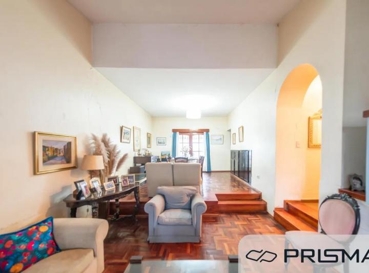 Casa · 291m² · 16 Ambientes · 1 Cochera
