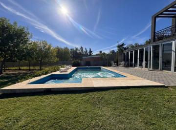 Casa · 180m² · 4 Ambientes · 3 Cocheras · Casa en Alquiler Berisso 3 Dorm. Pileta