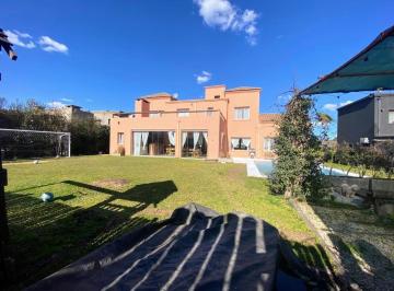 Casa · 395m² · 5 Ambientes · 2 Cocheras · Casa en Alquiler, Barrio Cerrado, Bella Vista Chico