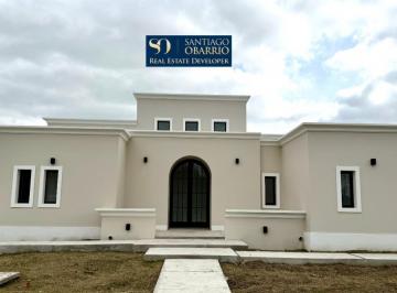Casa · 199m² · 4 Ambientes · 4 Cocheras · Venta Importante Casa a Estrenar | Medal Country Club | Una Planta