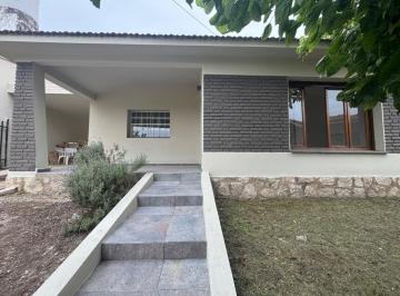 Casa · 110m² · 4 Ambientes · 1 Cochera · Venta de Casa Remodelada Integramente en La Tranquilidad de Salsipuedes! Santa Rosa Al 300 - Gn