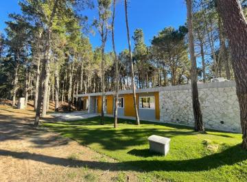 Casa · 180m² · 3 Dormitorios · Casa en Venta en Villa Robles – Barrio Serena | 3 Dorm. | Pileta