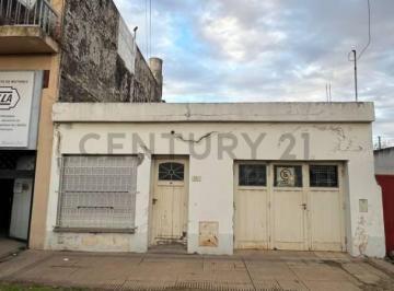 Casa · 109m² · 2 Dormitorios · 1 Cochera · Casa en Venta Excelente Ubicación y Gran Potencial
