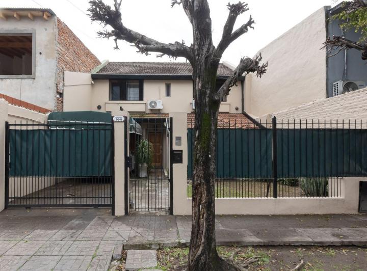 Casa · 236m² · 6 Ambientes · 2 Cocheras