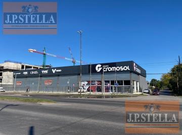 Local comercial · 550m² · Local Comercial en Esquina 550 m² C/ Estacionamiento Propio - Villa Luzuriaga
