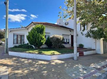 Casa · 200m² · 5 Ambientes · 1 Cochera · Casa en Venta Zona Cerrito Tandil