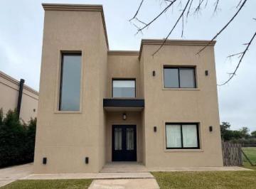 Casa · 180m² · 5 Ambientes · 4 Cocheras · Casa en Alquiler en Araucarias Puertos