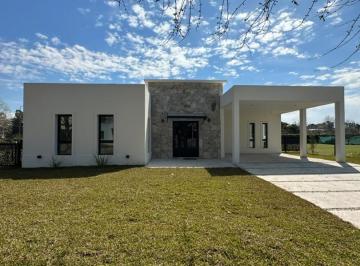 Casa · 250m² · 5 Ambientes · 1 Cochera · Casa en Venta Barrancas de Iraola Hudson 5 Ambientes