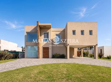 Casa · 200m² · 4 Ambientes · 2 Cocheras · Prados del Oeste