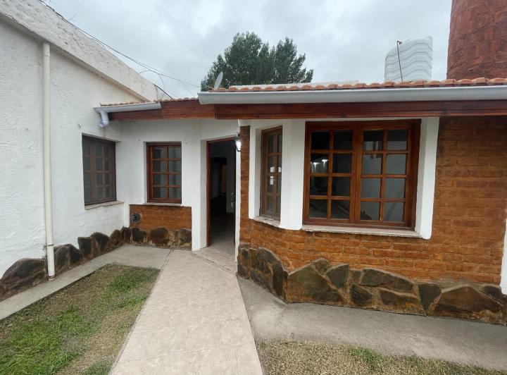 Casa · 4 Ambientes · 1 Cochera