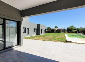Casa · 1200m² · 6 Ambientes · 2 Cocheras · Casa en Puerto Roldan!