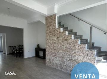 Casa de 4 ambientes, Tandil · Casa a La Venta de 3 Dorm., Ubicada en Calle Juncal Al 100.