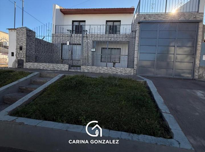 Casa · 6 Ambientes · 2 Cocheras