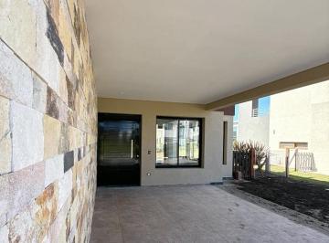 Casa · 133m² · 4 Ambientes · 2 Cocheras · Casa en Barrio Privado - Canning Chico