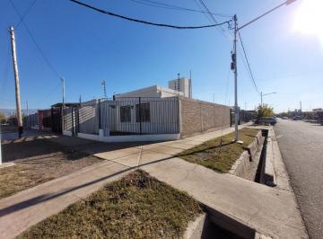Casa · 120m² · 5 Ambientes · 2 Cocheras · Casa Alquiler 3 Dorm. y Jardín