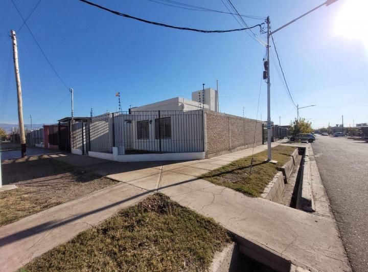 Casa · 120m² · 5 Ambientes · 2 Cocheras