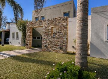 Casa de 4 ambientes, Escobar · Venta Casa de 4 Ambientes con Dependencia en Haras Santa Maria Los Eucaliptos