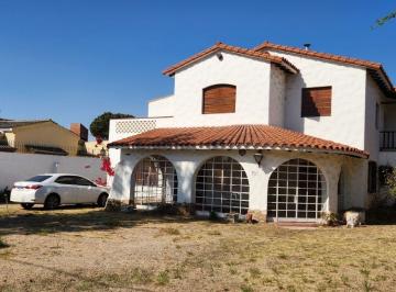 Casa de 12 ambientes, Córdoba · Cerro de Las Rosas - Casa - Alquiler - 4 Dorm. - Amplio Patio - Quincho - Apto Oficinas