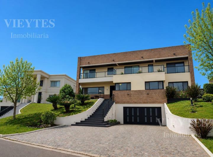 Casa · 346m² · 8 Ambientes