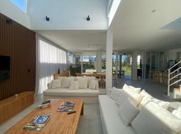 Casa · 230m² · 5 Ambientes · Casa en Alquiler Temporal en Carpinchos - Nordelta