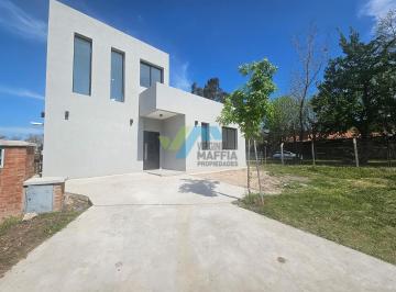 Casa · 178m² · 5 Ambientes · 2 Cocheras · Casa en Venta en Santa Lucia, Pilar del Este, Pilar