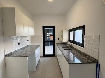 Casa · 75m² · 3 Ambientes · 1 Cochera · Dúplex 2d en Venta - Pampas de Manantiales