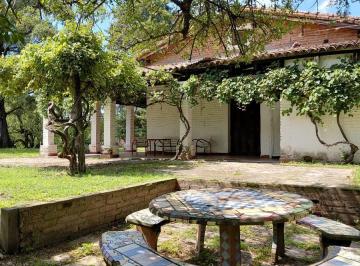 Casa · 220m² · 9 Ambientes · 3 Cocheras · Histórica Casa de Estilo Colonial en La Pampa, Depto. Totoral | a 1 Km de Ascochinga