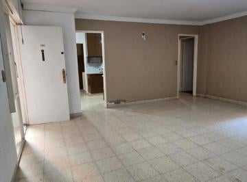 Departamento · 115m² · 5 Ambientes · 1 Cochera · Departamento de Tres Dorm. Mas Dependencia con Patio y Cochera